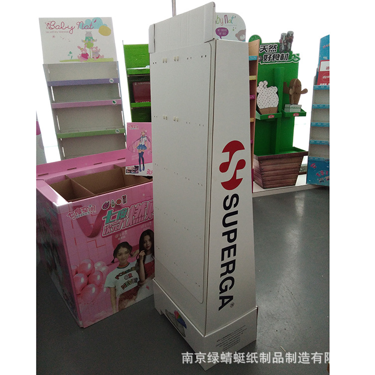 外貿出口環保新選擇 定制紙板掛鉤展示架在促銷陳列中的應用